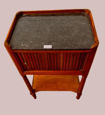 Chevet début XIX en fruitier à rideau dessus marbre gris Sai…