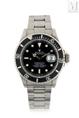 gros plan d'une montre-bracelet sur fond blanc