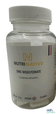un flacon de bisglycinate de zinc nutritif à côté d'un flacon de bisglycinate de zinc nutritif