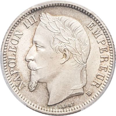 Gros plan sur une pièce de monnaie portant le visage d'un homme