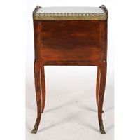TABLE A RIDEAU LOUIS XV en placage de palissandre et satiné. (photo 5)