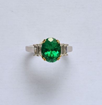 Bague en platine (850/oo) et or jaune 18K (750/oo) centrée d…