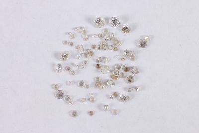 Lot de diamants de pavage taille brillant, le plus important 5 x 3mm. 