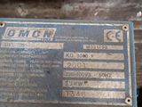 an old machine that is sitting on a table