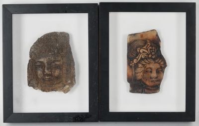 ASIE Deux têtes de Bouddha en pierre sculptée