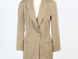 un blazer beige pour femme sur un mannequin, un mannequin, un mannequin, un mannequin, un mannequin, un mannequin, un mannequin, un mannequin, un mannequin