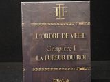 un livre posé sur une table noire