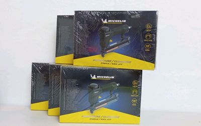 Carton de 5 kits agrafeuse / cloueuse - MICHELIN - Neuf - TV…