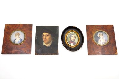 Ensemble comprenant trois miniatures dont : - Photo 1