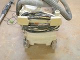 a machine that is sitting on the floor in the room