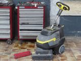 a machine that is sitting on the floor next to a tool box