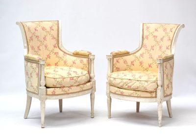 paire de fauteuils de style louis xvi