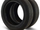 a pair of tires on a white background with the words vendu par lot de 2