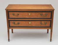 Commode en noyer de forme rectangulaire (photo 2)
