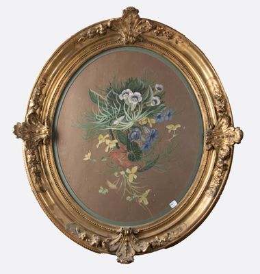 une photo d'un tableau de fleurs dans un cadre doré