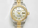 une photo d'une montre Rolex dont le cadran comporte des chiffres romains
