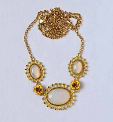 Collier en or jaune 18K (750/oo) à maille jaseron, le motif …