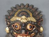 une image représentant un masque sur fond gris