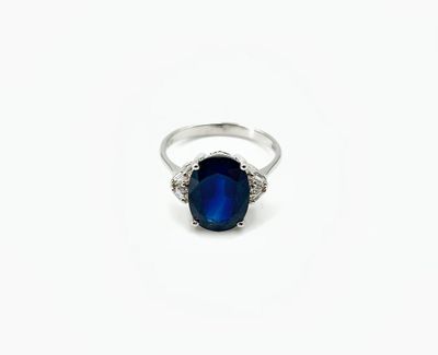 Bague en or blanc 750°/.(18K) sertie d'un Saphir de taille o…