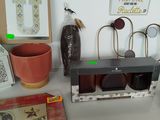 many items on the table that are on the table