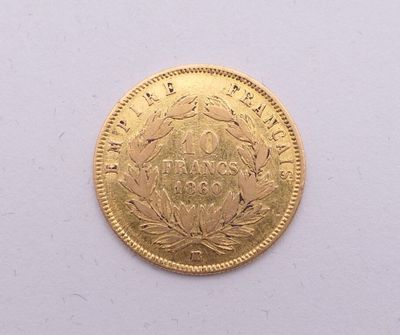 une image d'une pièce d'or sur une surface blanche