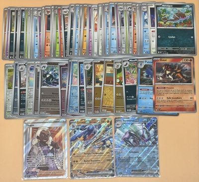 beaucoup de cartes sur la table