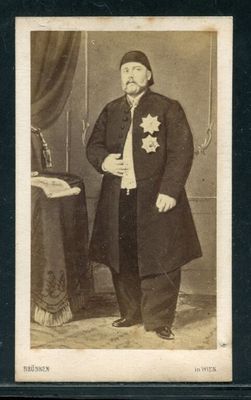 une vieille photo d'un homme en uniforme militaire