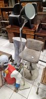 Clown en fibres de verre (accidents), un tabouret de bar, la… (photo 5)