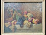tableau représentant une nature morte composée de fruits posés sur une table, sur fond noir