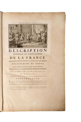 un vieux livre sur lequel figure une illustration représentant des habitants d'un village