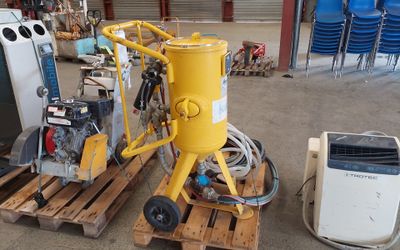 a machine that is sitting on a pallet in a warehouse