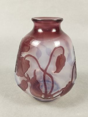 DAUM, Nancy - Lorraine. Charmant petit vase Art Nouveau repo…