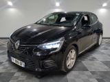 la photo d'une voiture noire sur un sol en damier