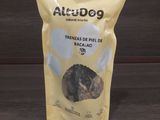 un sac de friandises pour chien posé sur un banc