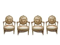 Salon en bois sculpté et doré comprenant une canapé et quatr… (photo 2)