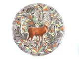 une assiette sur laquelle est représenté un cerf