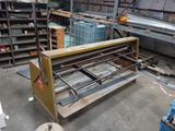 une machine placée au milieu d'une pièce