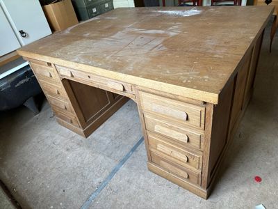 BUREAU DOUBLE À CAISSON en bois.