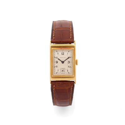 une montre-bracelet rectangulaire en or 18 carats avec un bracelet en cuir marron