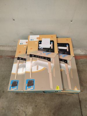 Lot de 7 établis en bois (vendu en l'état, cartons déjà ouve…