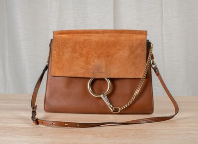 CHLOE Sac Faye en cuir et daim camel, fermoir aimanté sous r… - Photo 1