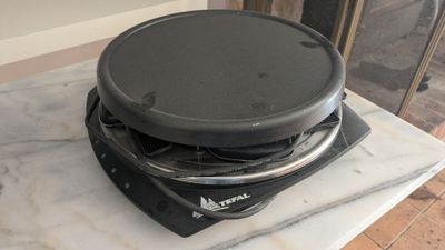une photo d'une plaque de cuisson sur laquelle est posée une casserole