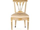 une image représentant une chaise dont l'assise est en bois et en tissu