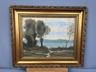une peinture à l'huile représentant un paysage avec des arbres et une rivière en arrière-plan