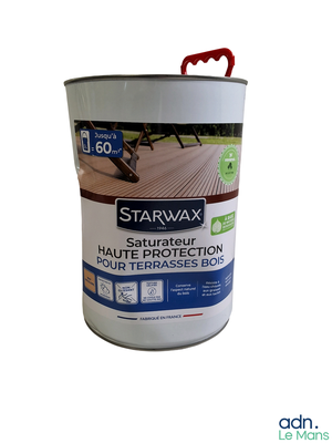 un pot de peinture posé sur une table