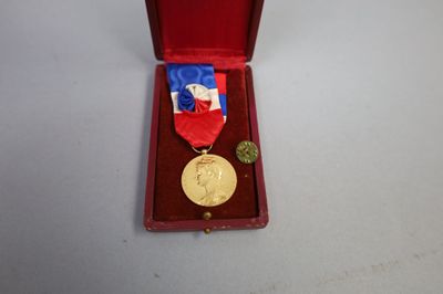 MEDAILLE En bronze doré République Française