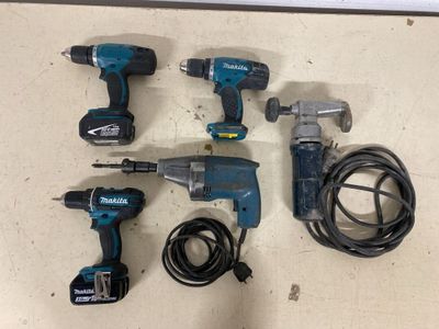 a lot of tools that are sitting on a table