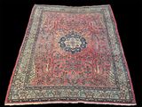 un tapis persan ancien orné d'un motif en médaillon sur fond noir