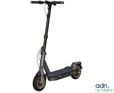 an image of a scooter with wheels and a handlebar