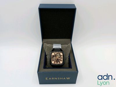 une image représentant une boîte contenant une montre